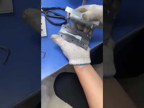 데스크탑 반자동 사출 성형기 | 소형 USB·이어폰 코드 몰드 제작